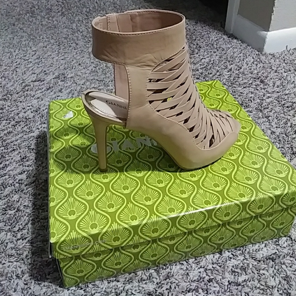Shoes - Picture 4 of 4